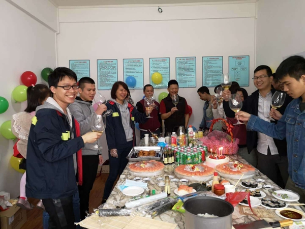 5ca29c9d38643 电商仓储风雨同业 人生就是博2019年第一季度员工生日会