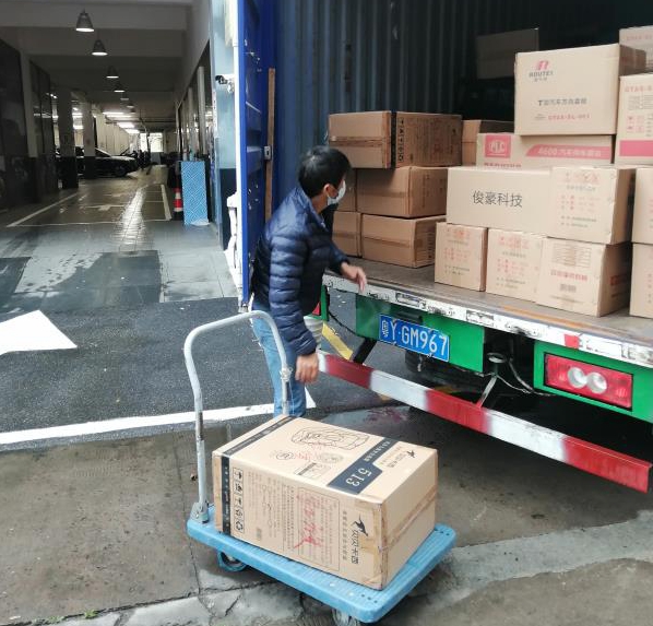 人生就是博为某食品原料客户提供全国零担发货