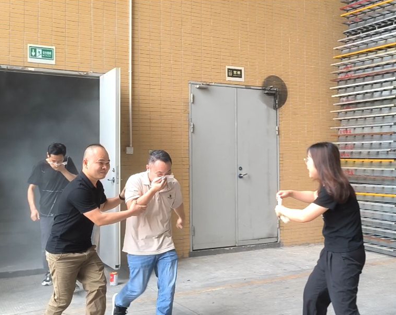 逃离火警现场 逃离火警现场