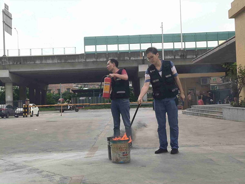 灭火器使用步骤讲授 灭火器使用步骤讲授